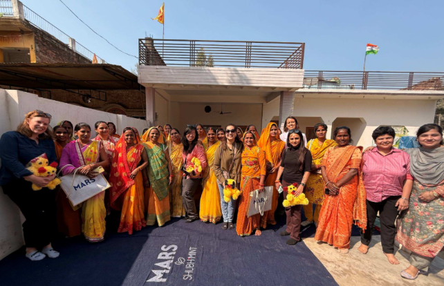 Mint farmers in the Shubh Mint program pose for a group shot with Mars Associates.